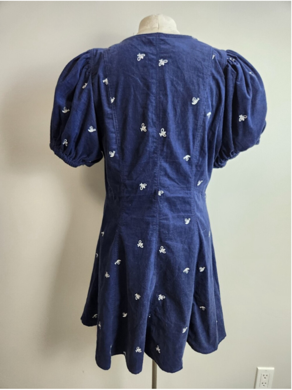 Pilcro Anthropologie Corduroy Blue Dress Puff Sleeve Embroidered Bees Sz M Cute - Picture 7 of 12